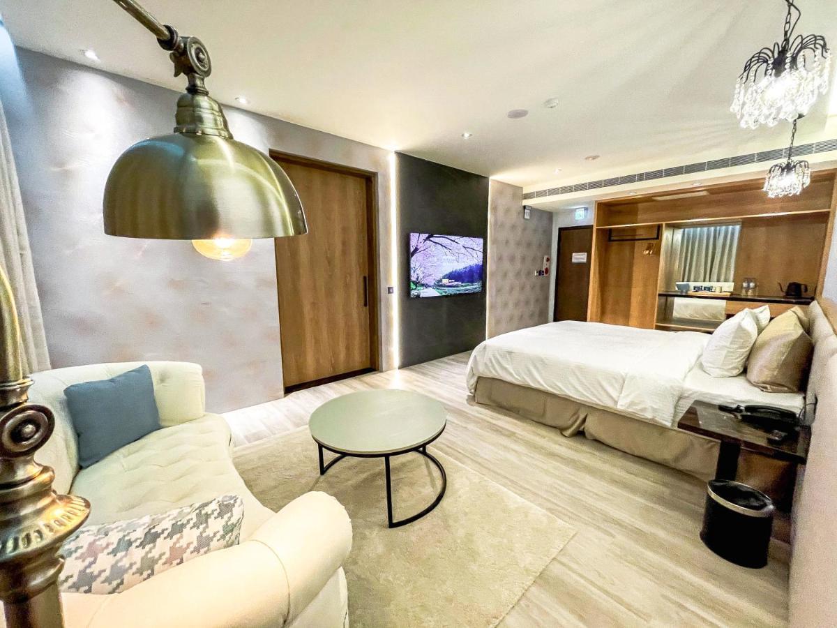 Fifth Avenue Motel Taichung Esterno foto