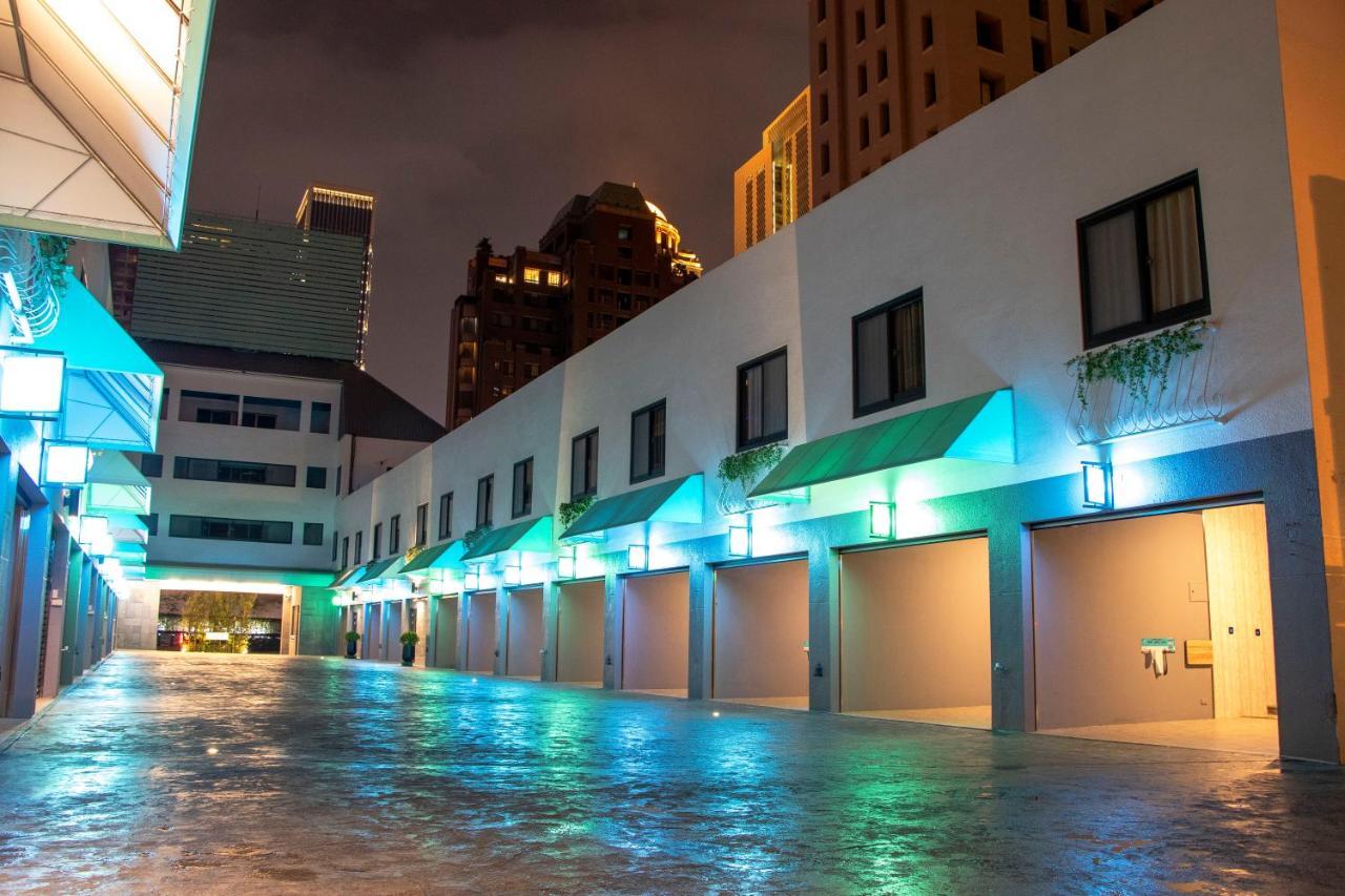 Fifth Avenue Motel Taichung Esterno foto