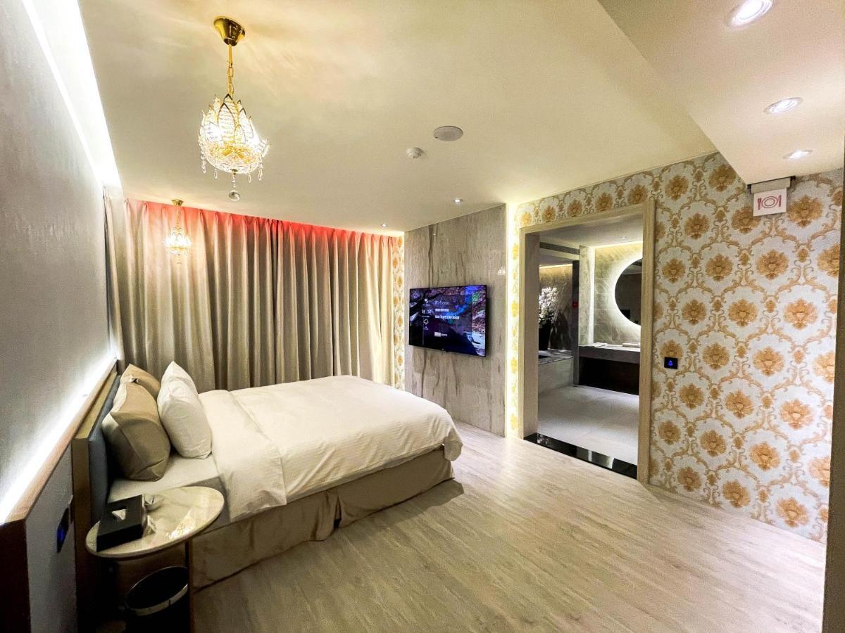 Fifth Avenue Motel Taichung Esterno foto