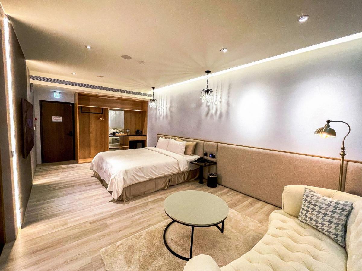 Fifth Avenue Motel Taichung Esterno foto