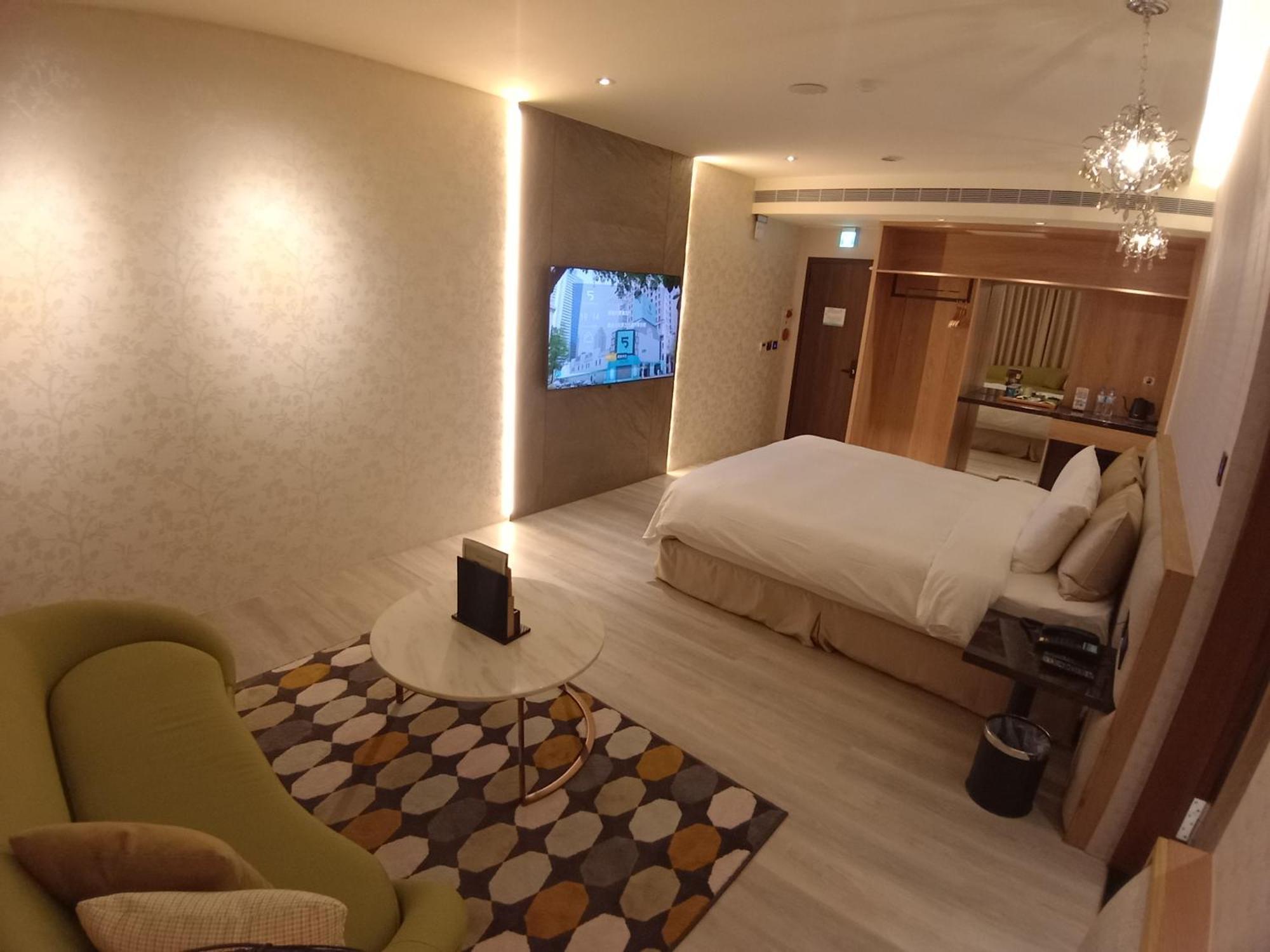 Fifth Avenue Motel Taichung Esterno foto